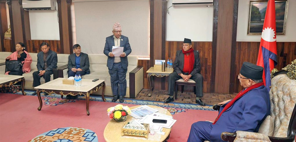 माधव नेपालले बुझाए प्रधानमन्त्रीलाई ज्ञापनपत्र